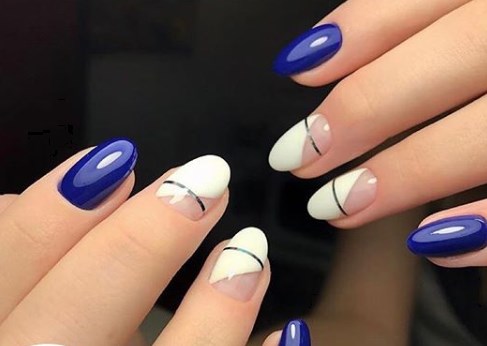 Синий маникюр 2020