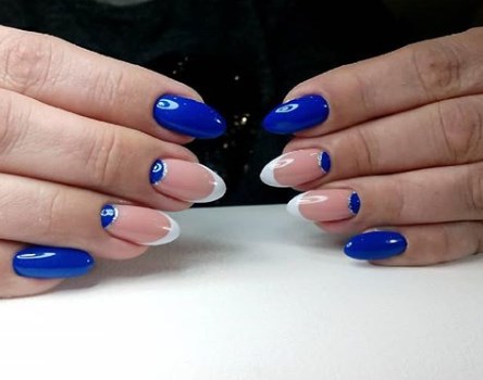 Синий маникюр 2020