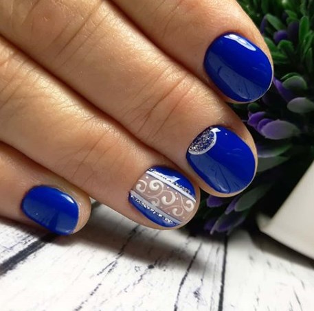 Синий маникюр 2020
