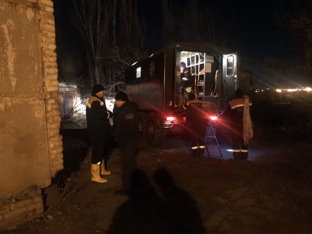 В Кривом Роге в вентиляционный ствол шахты упали экстремалы и погибли