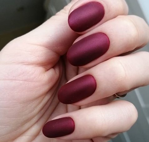 Бордовий манікюр 2020