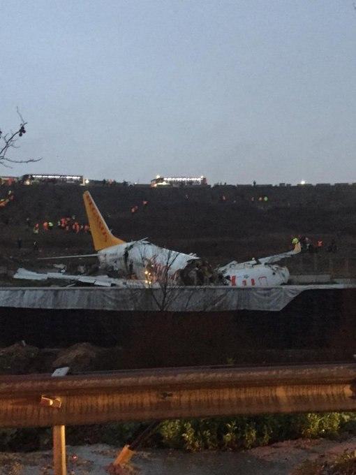 Самолет упал в Стамбуле – фото и видео ЧП с пассажирским самолетом Pegasus Airlines Самолет упал в Стамбуле – фото и видео ЧП с пассажирским самолетом Pegasus Airlines