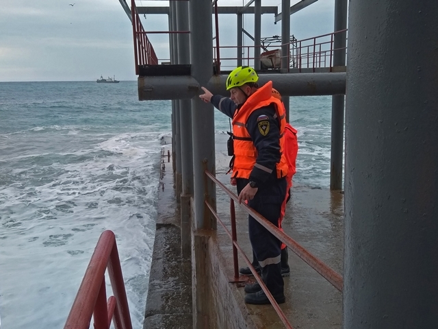 Шторм унес жизни двоих человек в оккупированной Ялте