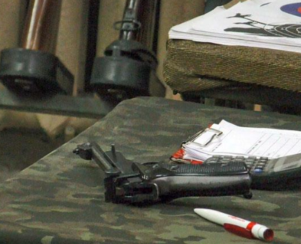 Журналисты выяснили, что в полтавском тире девушка дважды выстрелила в инструктора - Новости Полтавы Журналисты выяснили, что в полтавском тире девушка дважды выстрелила в инструктора - Новости Полтавы