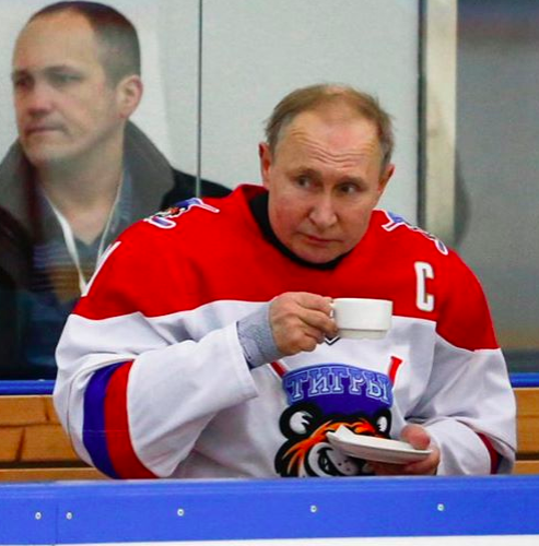 Владимир Путин после игры в хоккей Владимир Путин после игры в хоккей