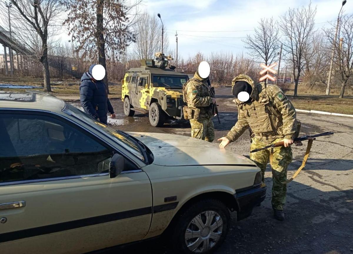 Українські військовослужбовці налагодили контрабанду сигарет з ЛДНР