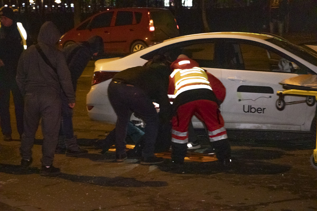 Вночі у Києві п'яний таксист Uber протаранив авто: три дівчини - у лікарні Вночі у Києві п'яний таксист Uber протаранив авто: три дівчини - у лікарні