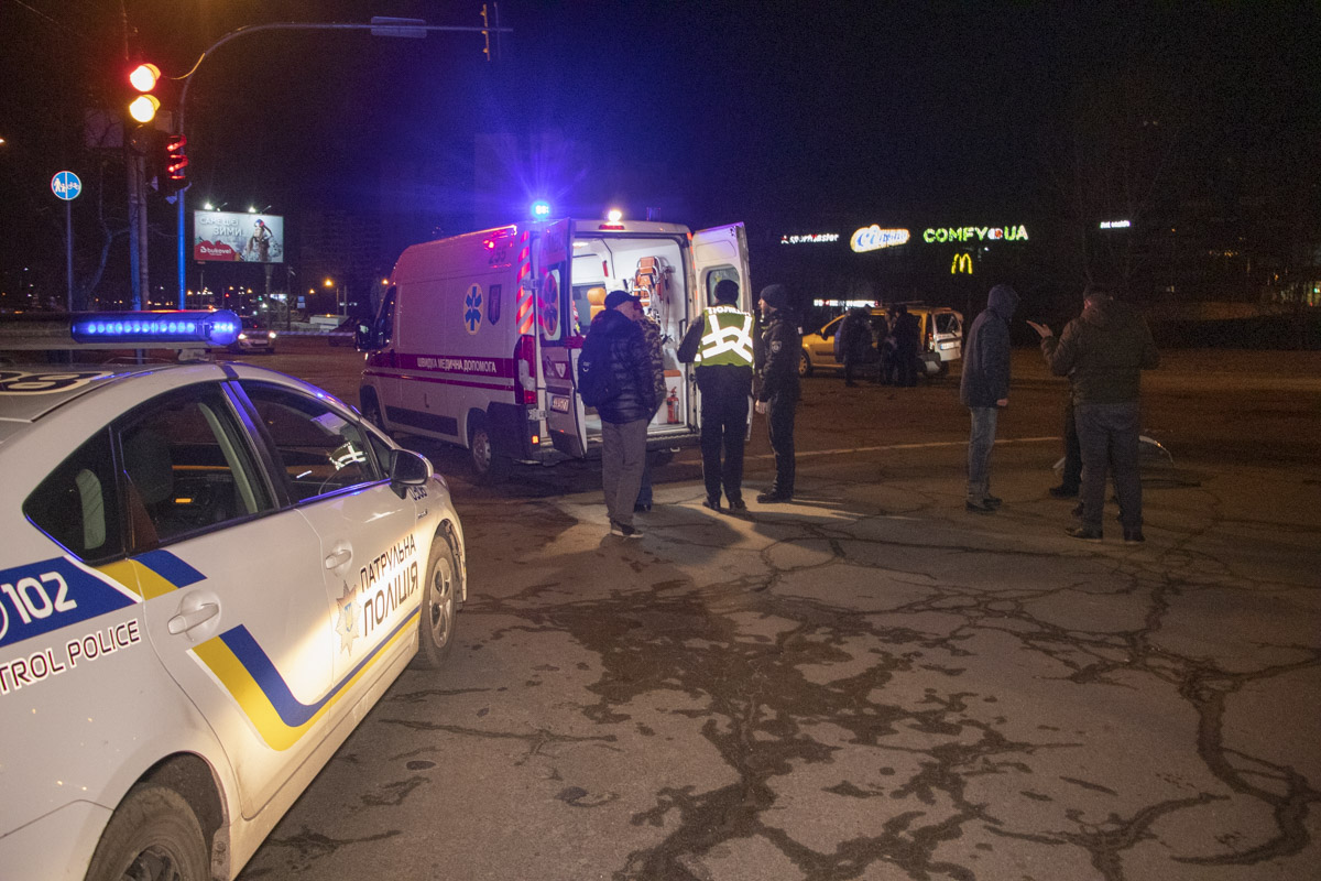 Вночі у Києві п'яний таксист Uber протаранив авто: три дівчини - у лікарні Вночі у Києві п'яний таксист Uber протаранив авто: три дівчини - у лікарні