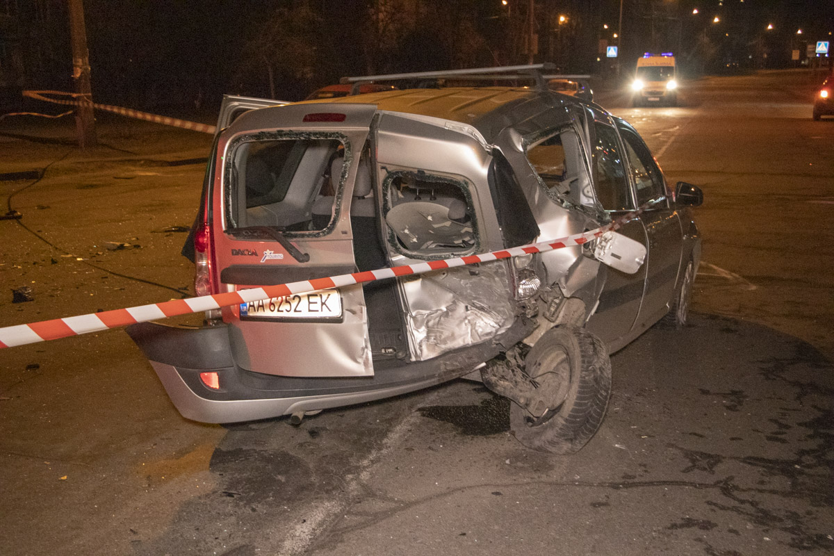 Вночі у Києві п'яний таксист Uber протаранив авто: три дівчини - у лікарні Вночі у Києві п'яний таксист Uber протаранив авто: три дівчини - у лікарні