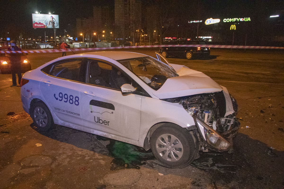 Вночі у Києві п'яний таксист Uber протаранив авто: три дівчини - у лікарні Вночі у Києві п'яний таксист Uber протаранив авто: три дівчини - у лікарні