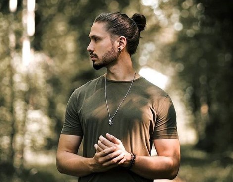 Чоловічі зачіски на довге волосся 2020 Чоловічі зачіски на довге волосся 2020