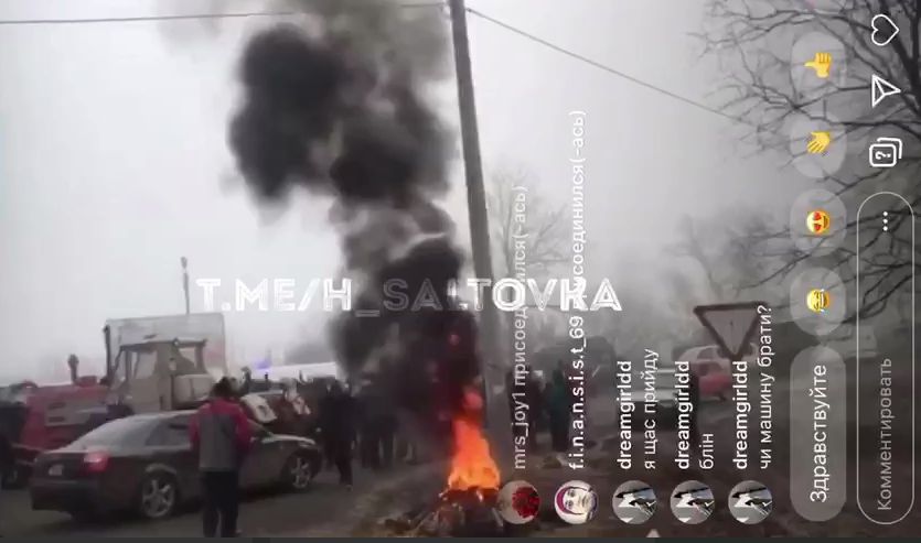 Протестувальники після зіткнень з Нацгвардією почали палити покришки Протестувальники після зіткнень з Нацгвардією почали палити покришки