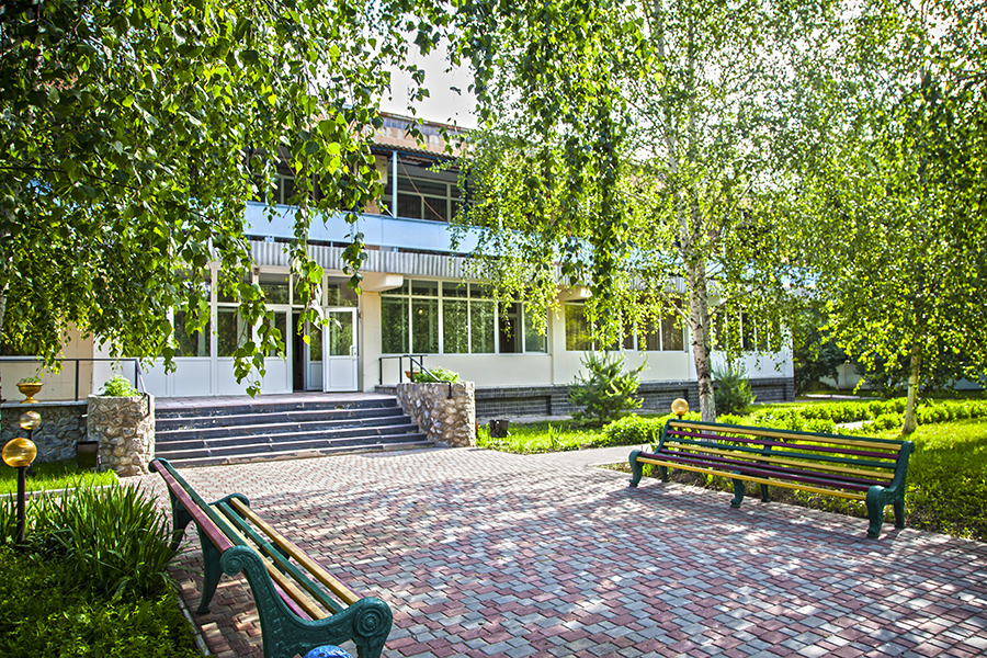 Вход в санаторий Новые Санжары Вход в санаторий Новые Санжары