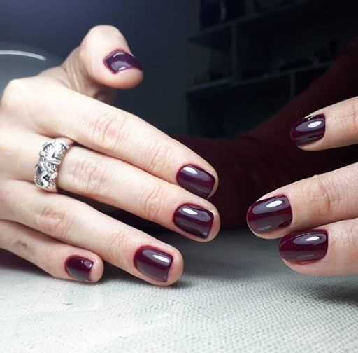 Бордовий манікюр 2020