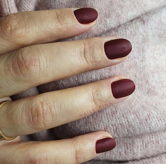 Бордовий манікюр 2020
