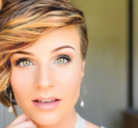 Жіночі стрижки для круглого обличчя