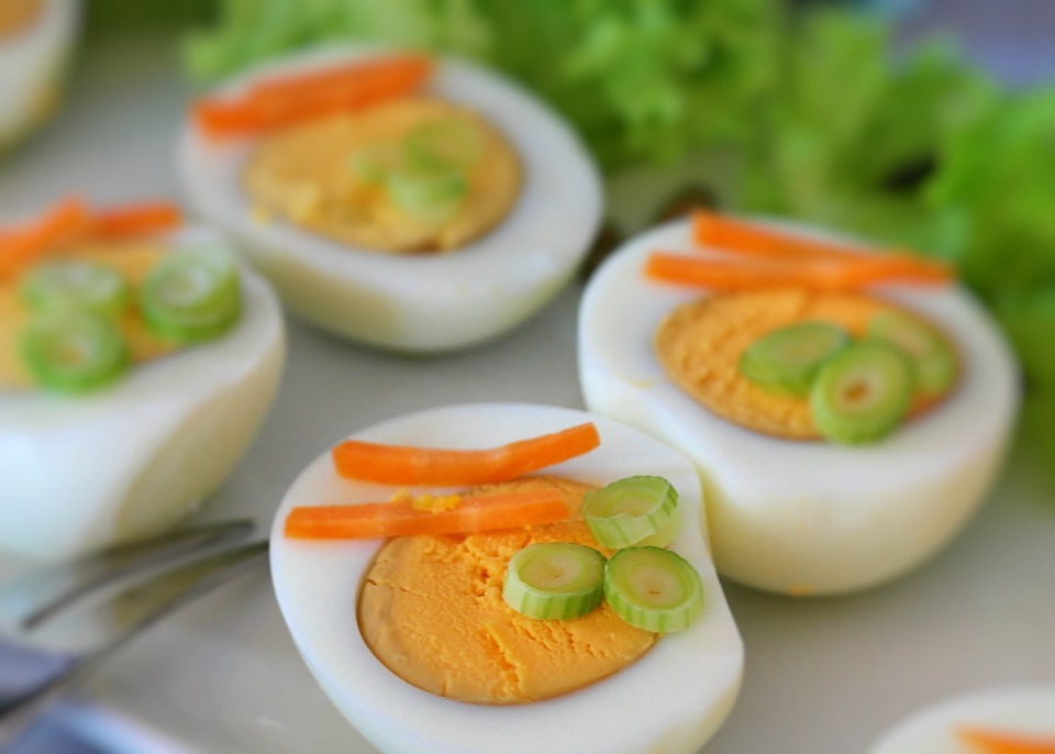 куриные яйца 