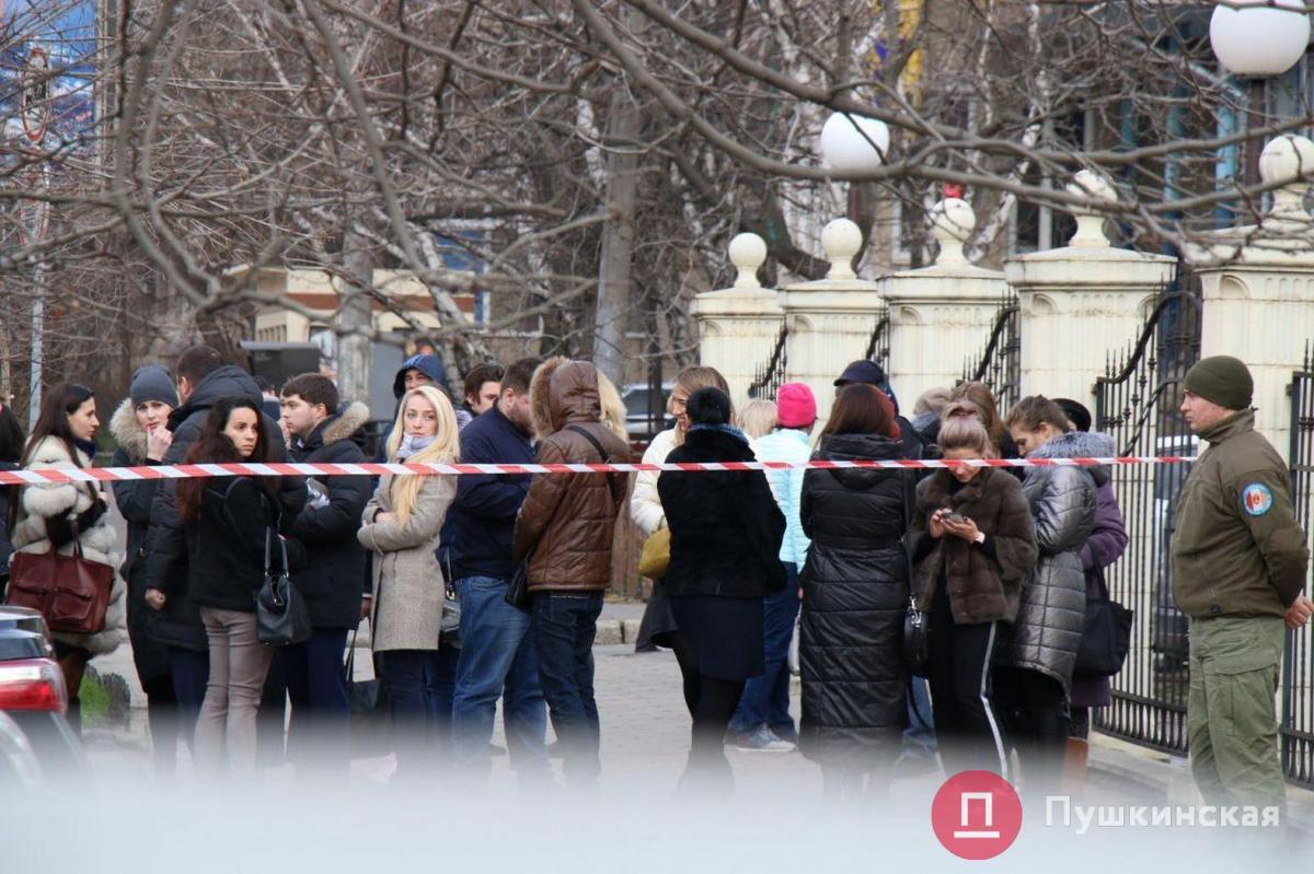 В Одессе обвиняемый в зале суда достал гранату и пригрозил взрывом