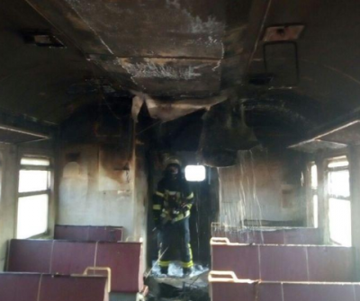 В Киеве загадочно вспыхнула электричка, опубликованы фото с места ЧП