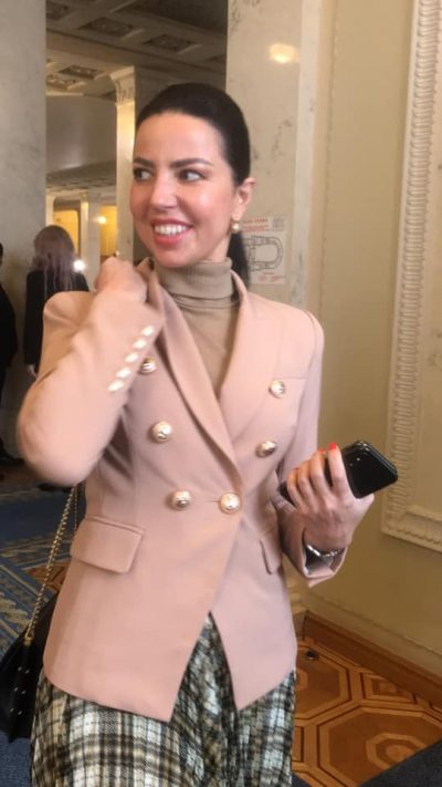 "Как с Троещинского рынка": "слуга народа" явилась в Раду в наряде за 70 тысяч - фото