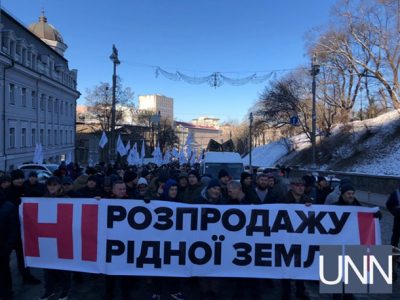 В центре Киева парализовано движение из-за акций протеста