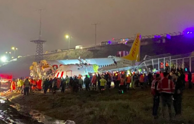 Упал и загорелся: жесткая посадка самолета Pegasus Airlines в Турции попала на видео