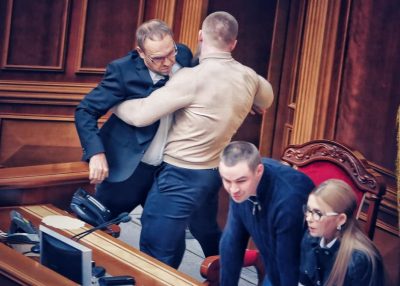 Тимошенко влезла на место Разумкова, спровоцировав потасовку в Раде