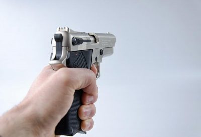 пістолет, рука з пістолетом пістолет, рука з пістолетом