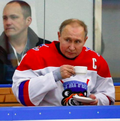 Владимир Путин после игры в хоккей