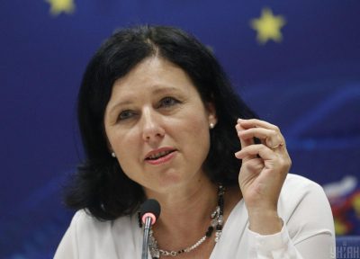 "Вернула бы Крым": вице-президент Еврокомиссии рассказала о дне в кресле Путина