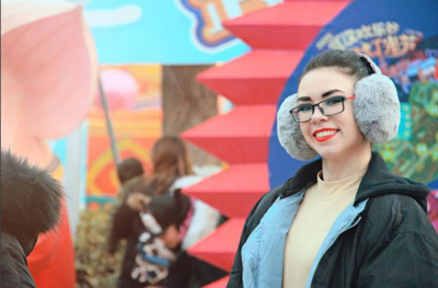 В Ольгу ледь не потрапив камінь в автобусі по дорозі в санаторій у Нових Санжарах / Фото: Instagram/o_nowik