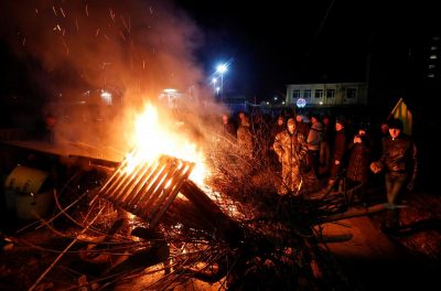 "Суспільство на серйозному дні": політолог пояснив агресію людей у Нових Санжарах