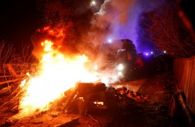 "Соромно за мати": мешканка Нових Санжар зізналася, у кого насправді жбурляла каміння