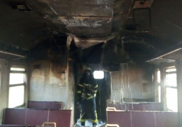 В Киеве загадочно вспыхнула электричка, опубликованы фото с места ЧП