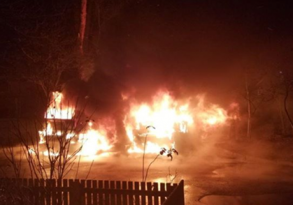 Под Киевом сгорело авто депутата: названа возможная причина