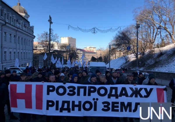 В центре Киева парализовано движение из-за акций протеста