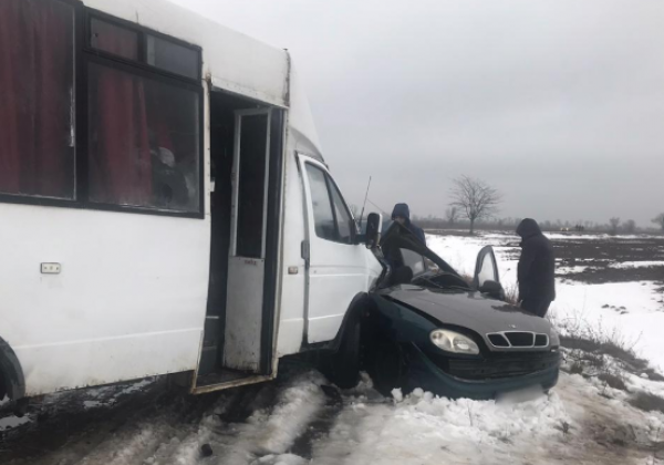 Под Херсоном маршрутка угодила в ДТП, три жертвы: назван возможный виновник