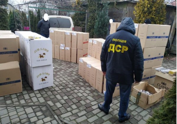 Українські військовослужбовці налагодили контрабанду сигарет з ЛДНР
