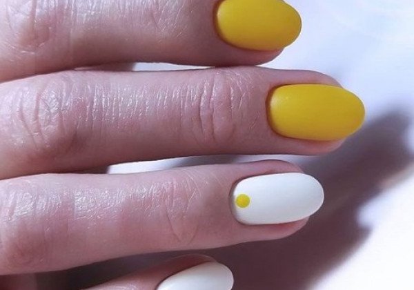 Весняний манікюр 2020 – жовтий манікюр з хижим принтом і матові нігті: фото