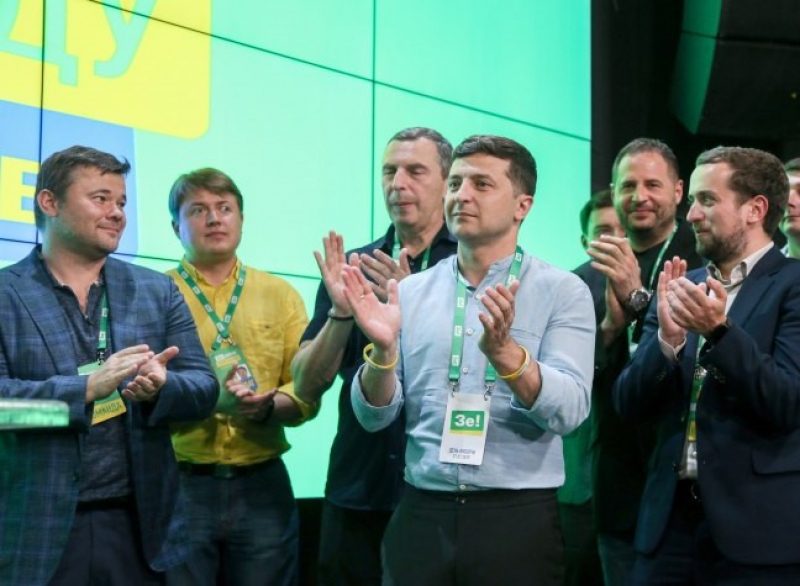 Чому Зеленський не зуміє зупинити падіння свого рейтингу