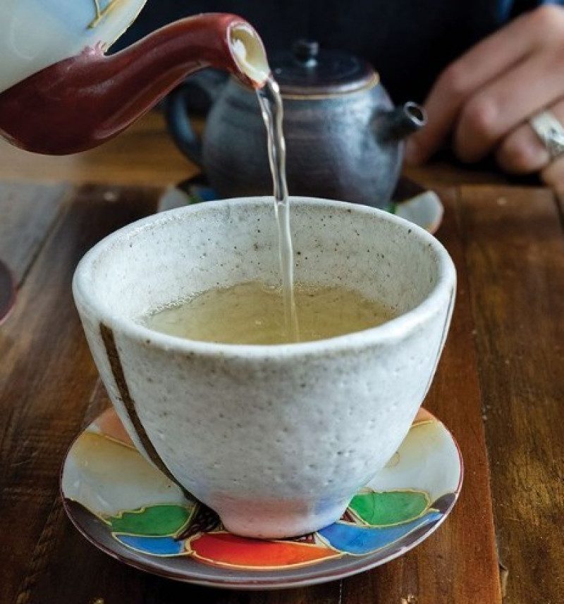 От чая глотка будет беда: почему нельзя оставлять недопитый чай