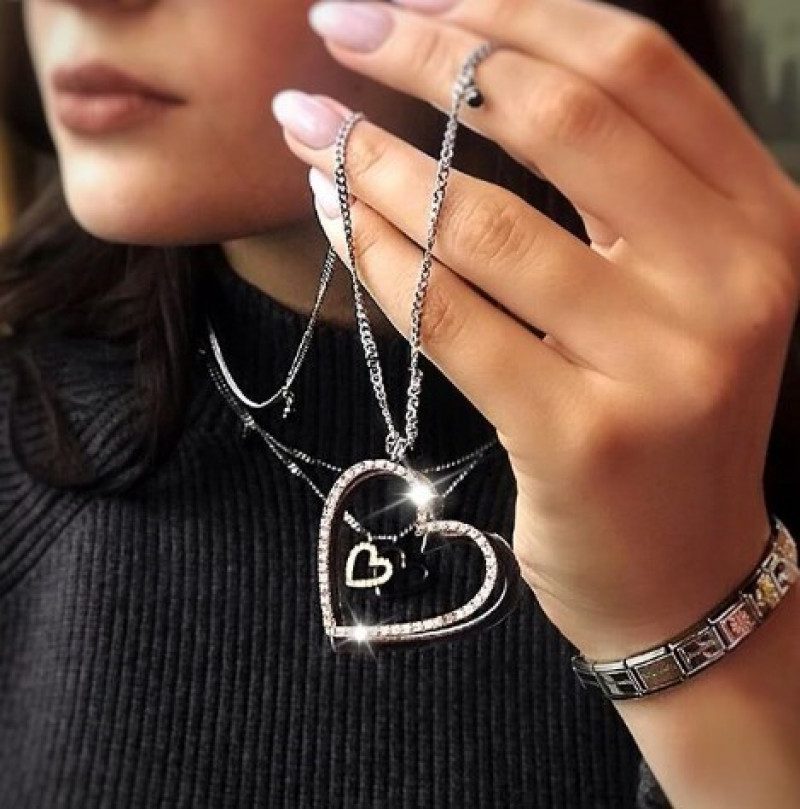 Уснул и проблемы притянул: почему нельзя ложиться спать в украшениях