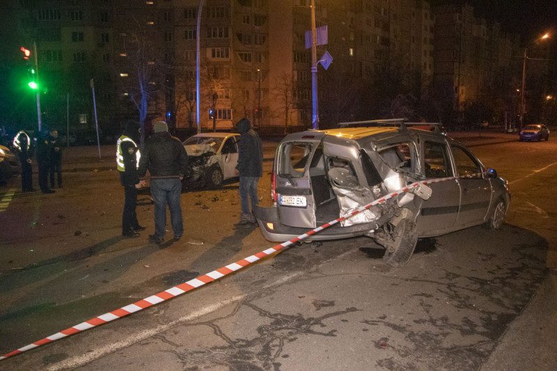 Ночью в Киеве пьяный таксист Uber протаранил авто: три девушки - в больнице