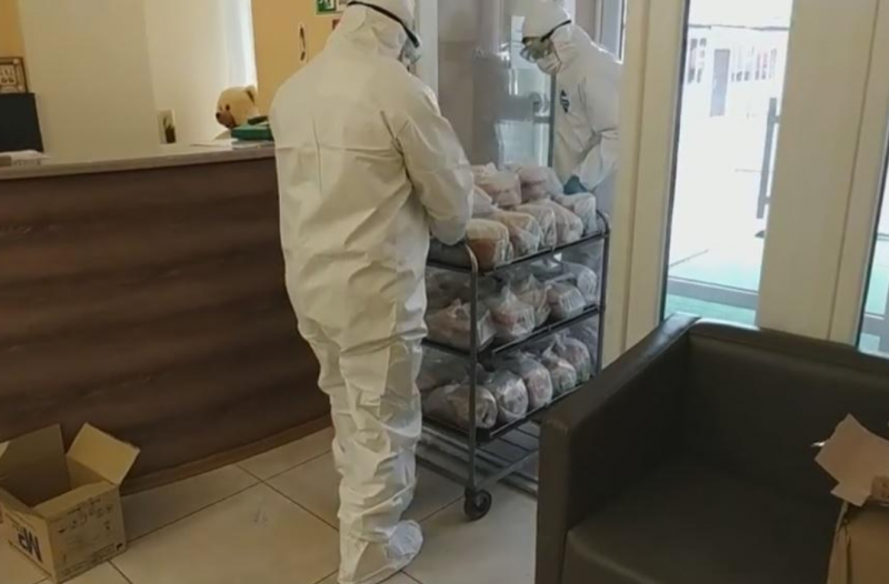 У Нові Санжари для евакуйованих заборонили передавати продукти