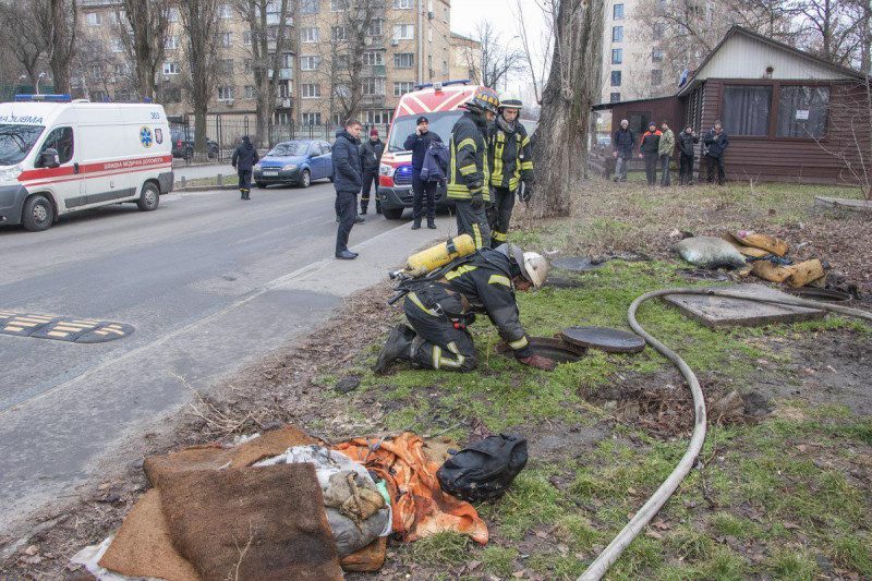 Три трупи в люці теплотраси: у Києві сталася жахлива трагедія