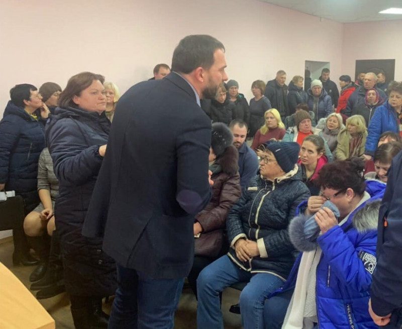 Під Дніпром нардеп із Слуги народу втік із зустрічі з виборцями