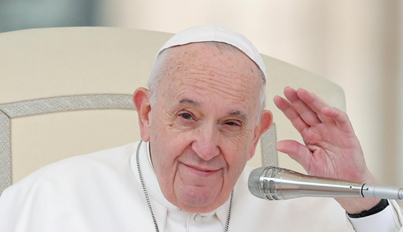 Кашляв та шмаркався: Папа Римський підчепив моторошний вірус - подробиці