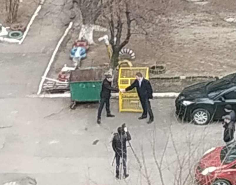 Открытие мусорного контейнера в Донецке Открытие мусорного контейнера в Донецке