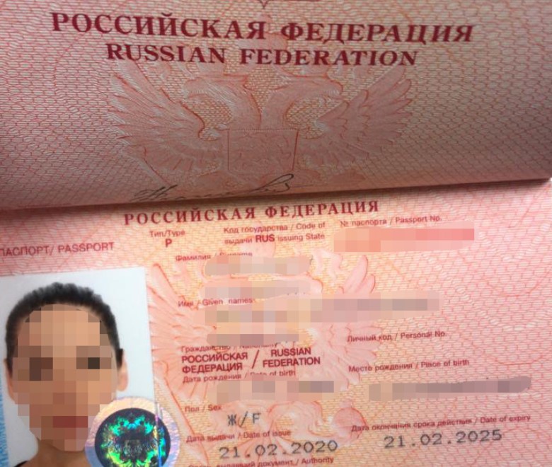 'Паспорт з'їла собака': блогерші з РФ заборонили в'їзд в Україну на 10 років