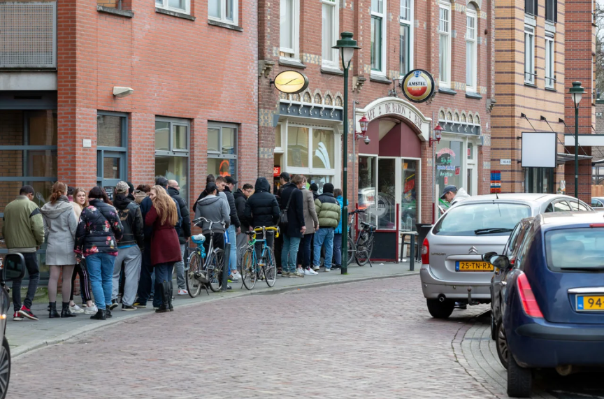 Черга за марихуаною в Нідерландах
